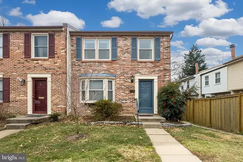 221 Gundry Dr, Falls Church, VA 22046