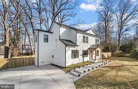 608 Laura Dr, Falls Church, VA 22046