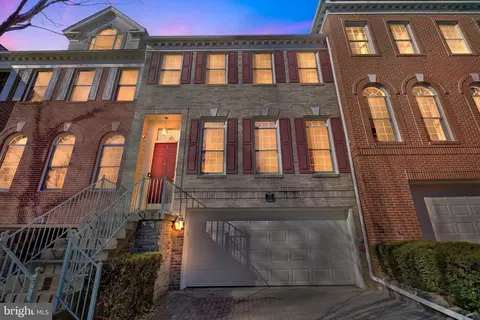 128 Rees Pl, Falls Church, VA 22046