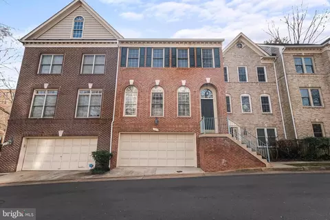 103 Rees Pl, Falls Church, VA 22046