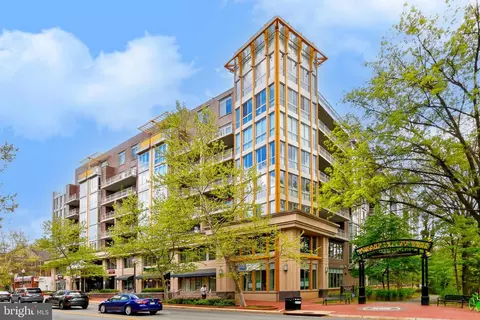 513 W Broad St #711, Falls Church, VA 22046
