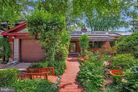 997 N Sycamore St N, Falls Church, VA 22046