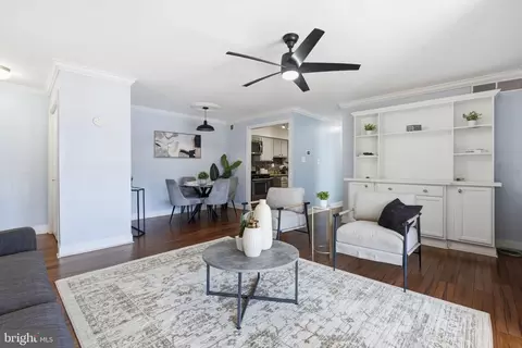 1138 S Washington St #204, Falls Church, VA 22046