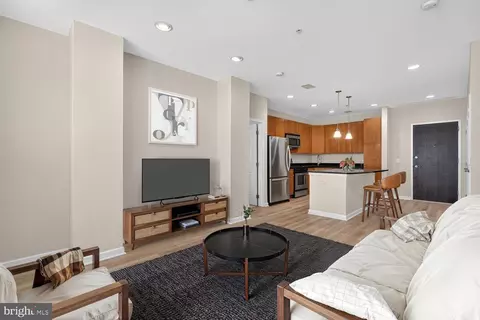 444 W Broad St W #204, Falls Church, VA 22046