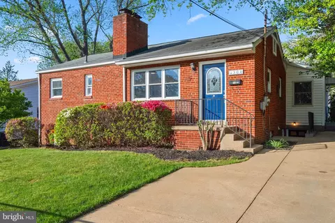 304 Rollins St, Falls Church, VA 22046