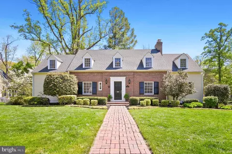212 Forest Dr, Falls Church, VA 22046