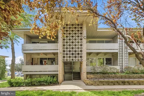124 Haycock Rd #C-2, Falls Church, VA 22046