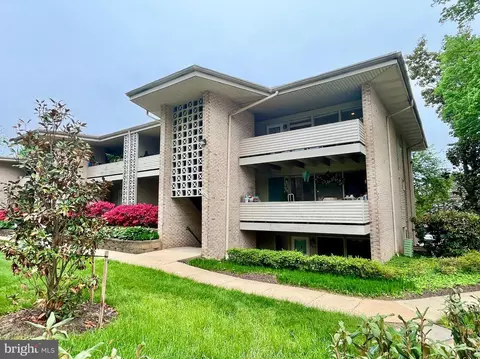 156 Haycock Rd #A-6, Falls Church, VA 22046