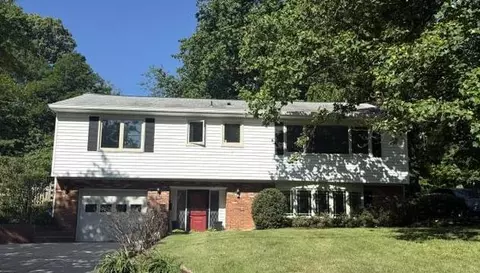 105 Poplar Dr, Falls Church, VA 22046