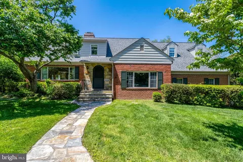 209 Tyson Dr, Falls Church, VA 22046