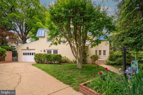 201 Garden Ct, Falls Church, VA 22046