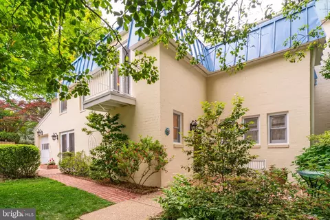 201 Garden Ct, Falls Church, VA 22046