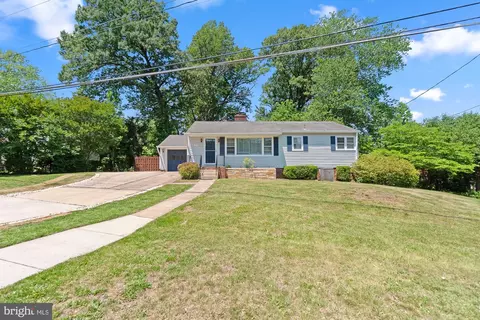 998 N Roosevelt St, Falls Church, VA 22046