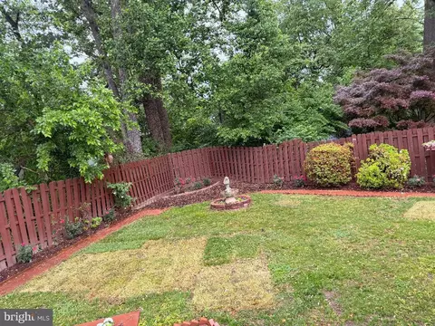 998 N Roosevelt St, Falls Church, VA 22046