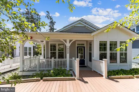 1022 Railroad Ave #4, Falls Church, VA 22046