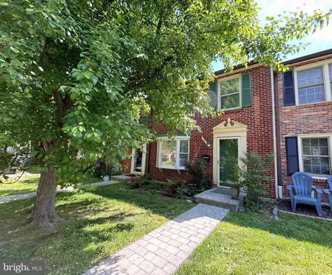 285 Gundry Dr, Falls Church, VA 22046
