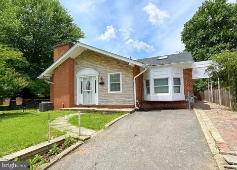 202 S Cherry St, Falls Church, VA 22042