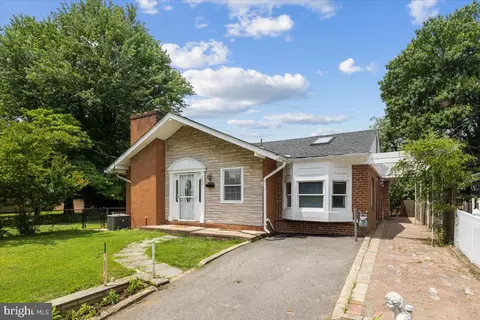 202 S Cherry St, Falls Church, VA 22042