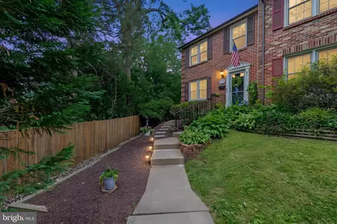 245 Gundry Dr, Falls Church, VA 22046