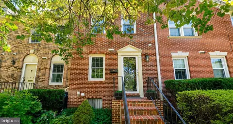 109 Great Falls St #10, Falls Church, VA 22046