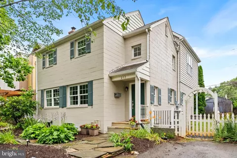 211 W Greenway Blvd W, Falls Church, VA 22046