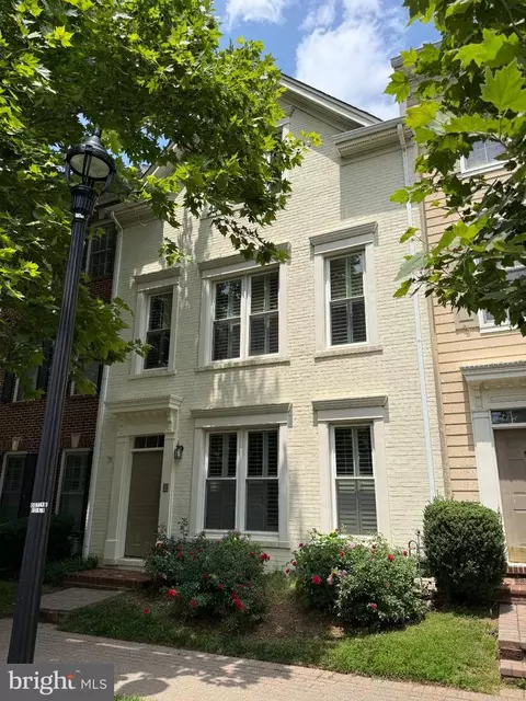 313 Hillwood Ave, Falls Church, VA 22046