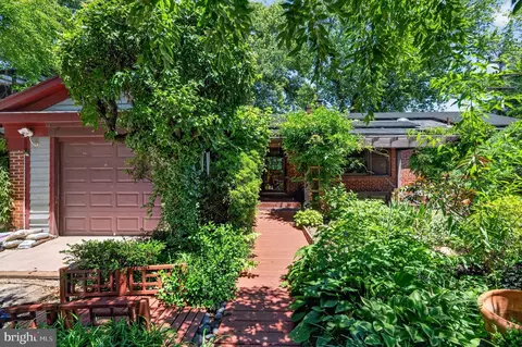 997 N Sycamore St, Falls Church, VA 22046
