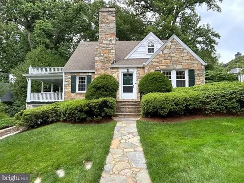 202 Buxton Rd, Falls Church, VA 22046