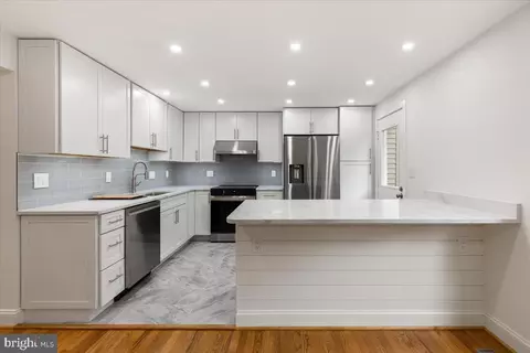 285 Gundry Dr, Falls Church, VA 22046