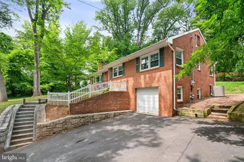 709 E Broad St, Falls Church, VA 22046