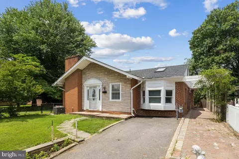 202 S Cherry St, Falls Church, VA 22042