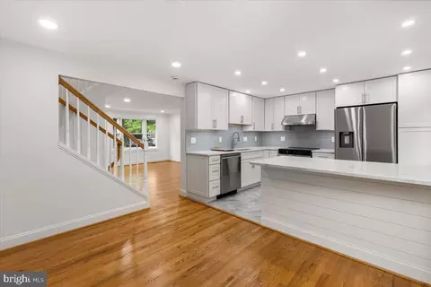 285 Gundry Dr, Falls Church, VA 22046