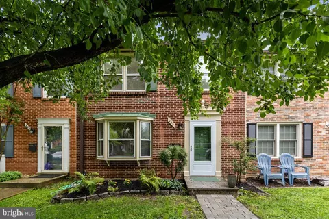 285 Gundry Dr, Falls Church, VA 22046
