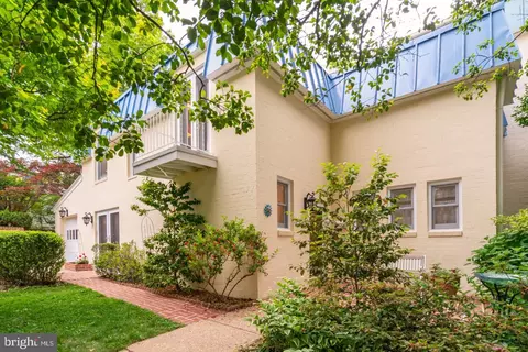 201 Garden Ct, Falls Church, VA 22046