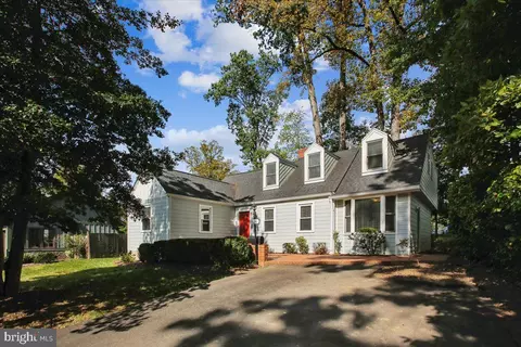 606 Timber Ln, Falls Church, VA 22046