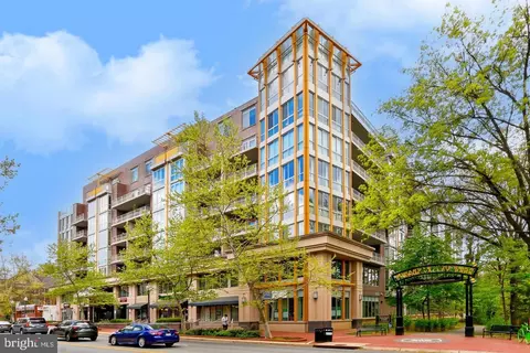 513 W Broad St #412, Falls Church, VA 22046