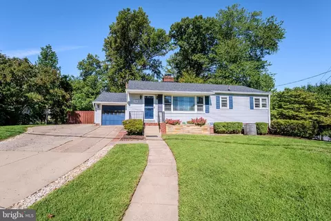 998 N Roosevelt St, Falls Church, VA 22046