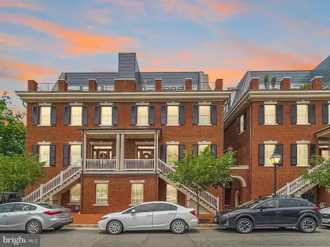 317 George St, Fredericksburg, VA 22401