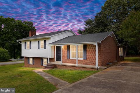 327 Cannon Cir, Fredericksburg, VA 22401