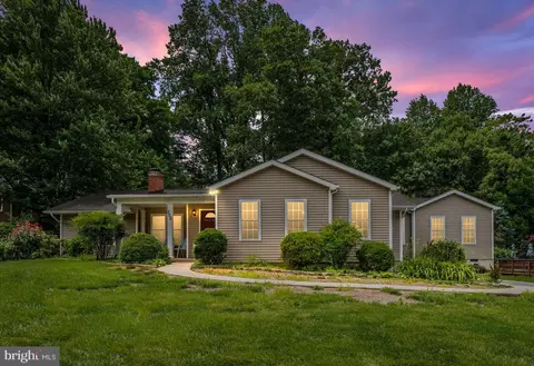 202 Stonewall Dr, Fredericksburg, VA 22401
