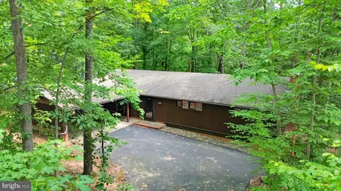 16 Pawnee Dr, Fredericksburg, VA 22401