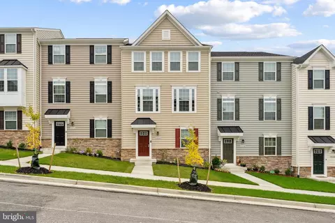 1022 Valley Run Dr, Fredericksburg, VA 22401