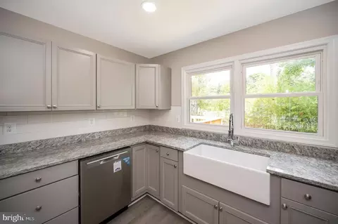413 Morningside Dr, Fredericksburg, VA 22401