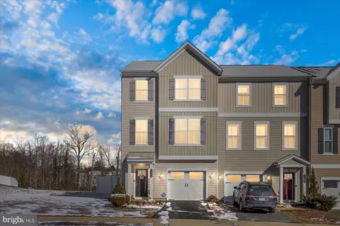 1444 Teagan Dr, Fredericksburg, VA 22408