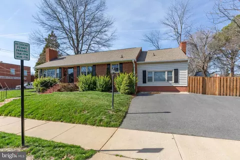 1321 Rowe St, Fredericksburg, VA 22401