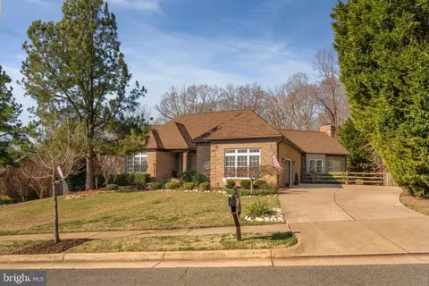 1006 Featherston Ct, Fredericksburg, VA 22401