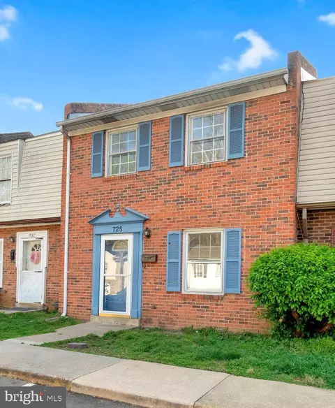 725 Denton Cir, Fredericksburg, VA 22401