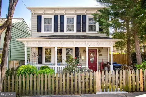 916 Hanover St, Fredericksburg, VA 22401