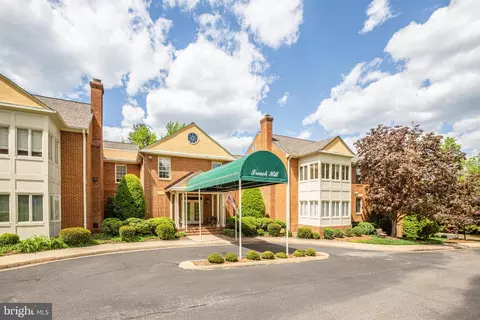 824 Sunken Rd #11 & GARAGE 3, Fredericksburg, VA 22401
