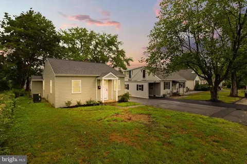 107 Hillcrest Dr, Fredericksburg, VA 22401